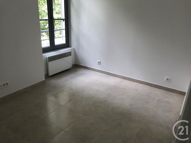 Afficher la photo en grand Appartement F1 à louer - 1 pièce - 23 m2 - L Isle Adam - 95 - ILE-DE-FRANCE