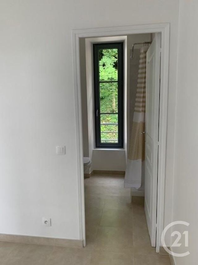 Afficher la photo en grand Appartement F1 à louer - 1 pièce - 23 m2 - L Isle Adam - 95 - ILE-DE-FRANCE