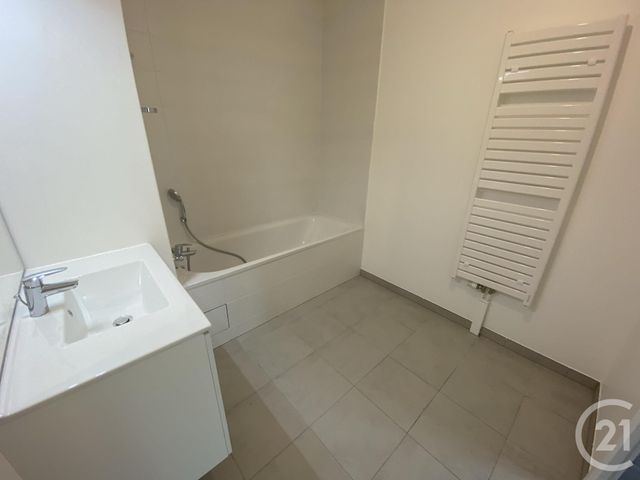 Appartement F2 &agrave; louer - 2 pi&egrave;ces - 56,35 m2 - Jouy Le Moutier - 95 - ILE-DE-FRANCE