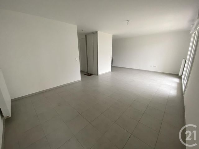 Appartement F2 &agrave; louer - 2 pi&egrave;ces - 56,35 m2 - Jouy Le Moutier - 95 - ILE-DE-FRANCE